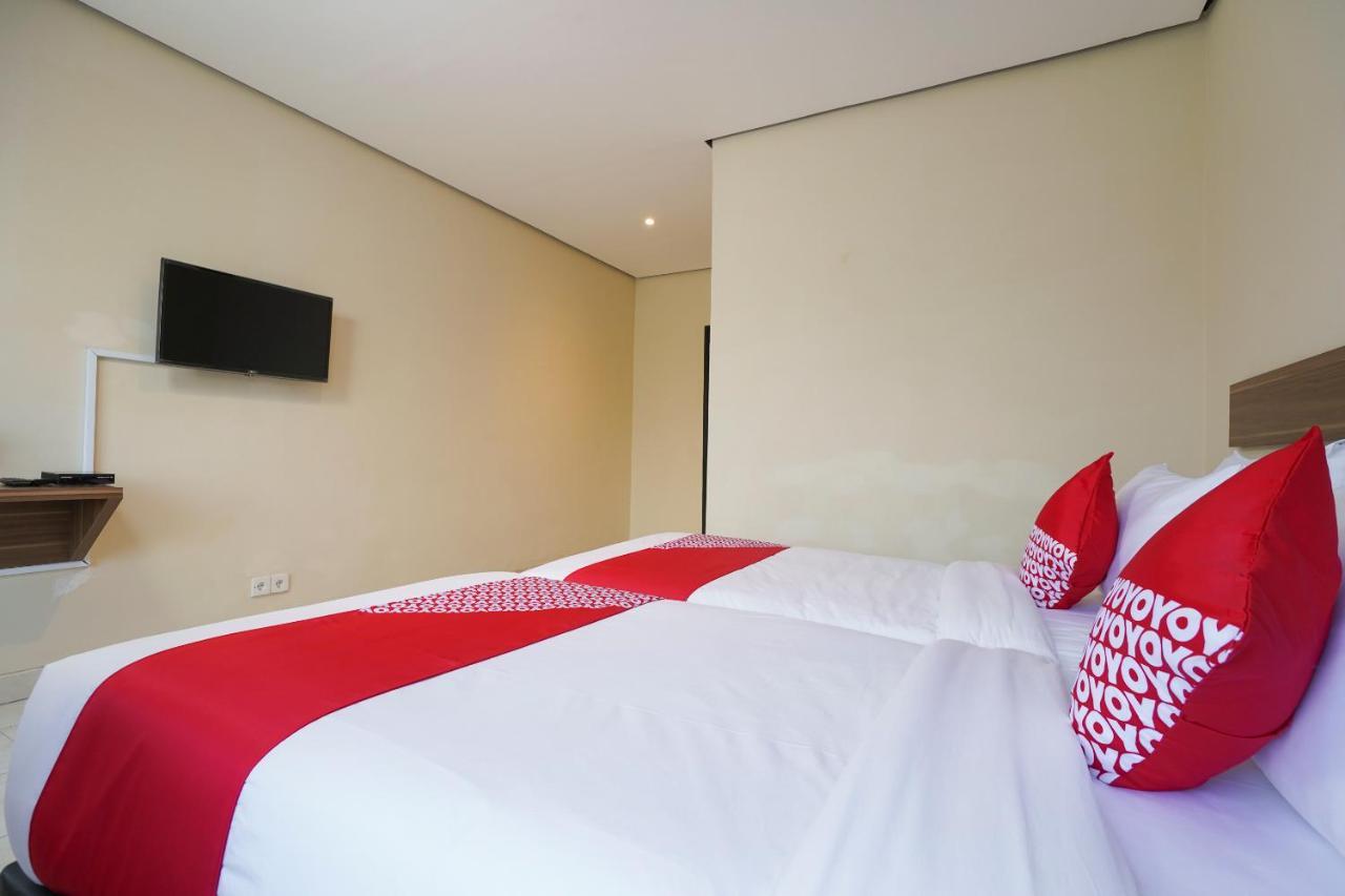 Oyo 1992 China Town Hotel Bali Кута Екстериор снимка